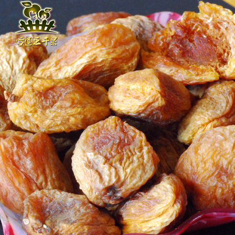 九月的第一天,逛城區(qū)農(nóng)貿市場,農(nóng)副土特產(chǎn)品悄然上市,吸引.