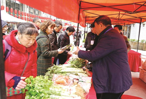 扶貧干部擺攤叫賣農(nóng)特產(chǎn)品 2小時(shí)銷售額達(dá)10萬元